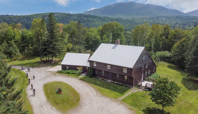 Mtn Views: Colonial Home on Kingdom Trails!