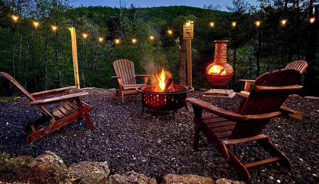 Mtn Views, Guests Rave:FamilyFriendly Cottage, GameRoom, Mins to Lake Laura