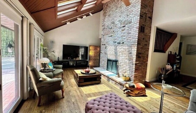 Nature's Nest - Indoor/Outdoor Forest Retreat; Fire Pit; Fireplace; onsite Brook