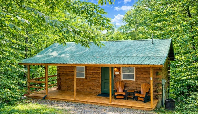 Nature's Paradise: Pet friendly Private couples cabin w/hot tub in Hocking Hills