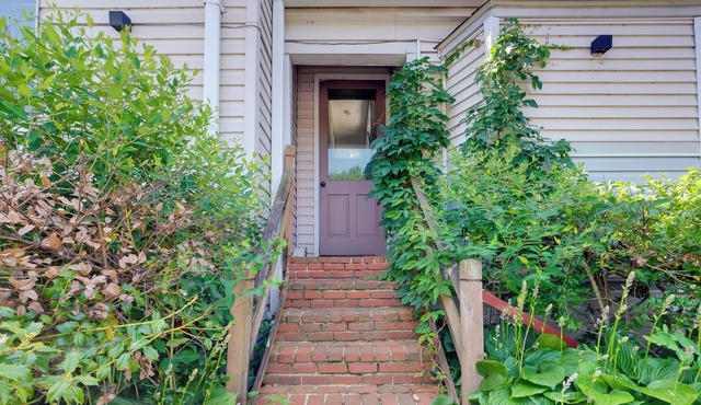 Near Loudoun Wine Trail: Apt w/Restaurant On-site