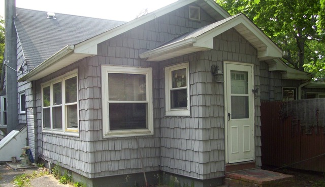 Near Smith Point Beach. Furnished private studio apartment.