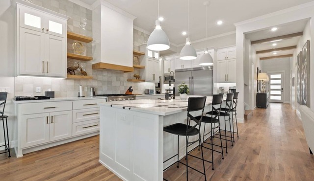 Near The Gathering Place | 5-BR Luxury Family Stay