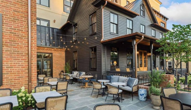 Near Top Wineries | Pet Friendly, Sauna + Dining