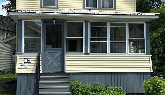 Nestled in a quiet urban neighborhood. Access to downtown amenities & festivals.