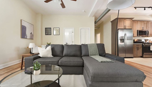Netflix+Free Parking Near Shopping|Parks|Dining