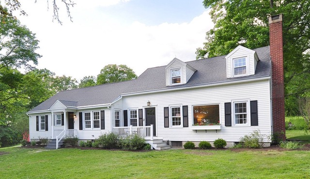 *New* 2020 Private Modern Farmhouse in Connecticut close to center of Litchfield
