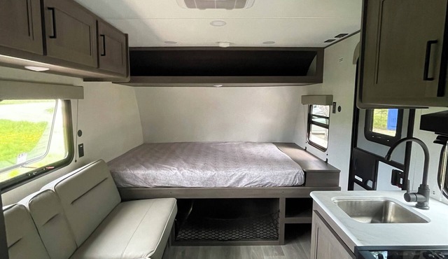 NEW 2025 RV, 1 Bedroom WiFi AC in Serene Winterport with Coast and Bangor nearby