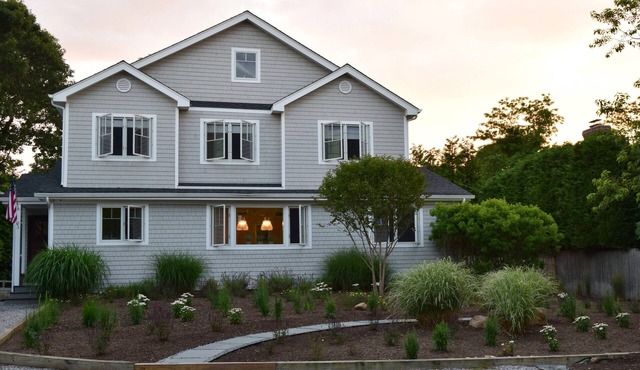 New 5 bdrm with pool - walk to Gosman's