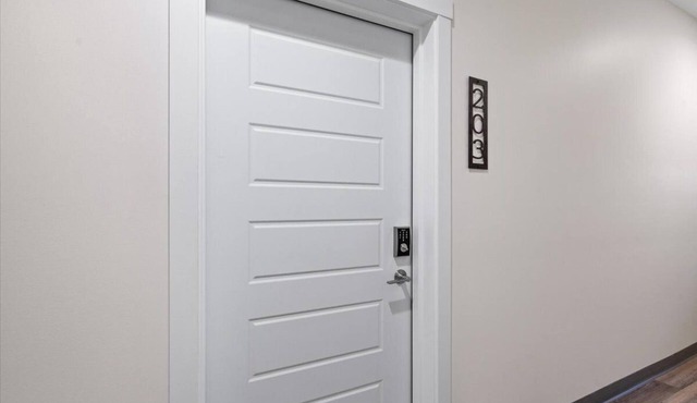 New Boutique Hotel Suite on Haynie's Corner: KING Bed, Parking, Security & More!