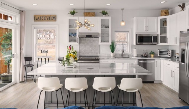New contemporary lakefront home with breathtaking views w/fun water activities!