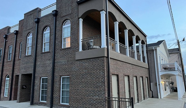 New Downtown Luxury Townhouse in Bourbon Country