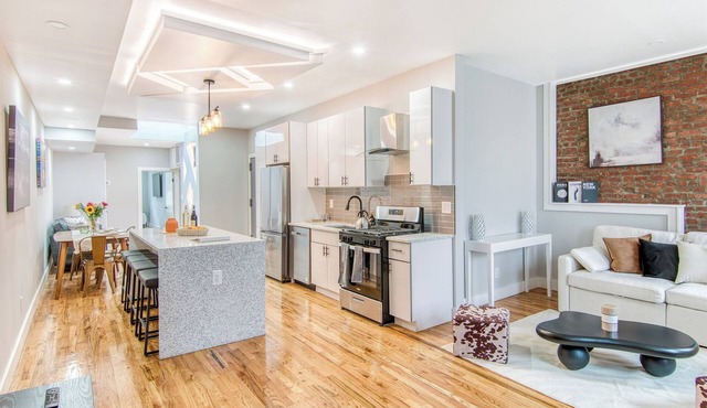 ✨ New Luxe 2BR 2BA – King Bed, Fast Wi-Fi, 15 Mins to Times Square