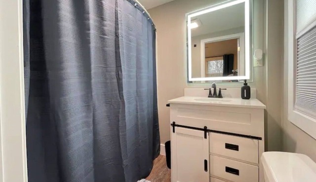 NEW - Mins to Manchester/Nashua - 1st Floor - Queen Bed - Pet Friendly - Trails