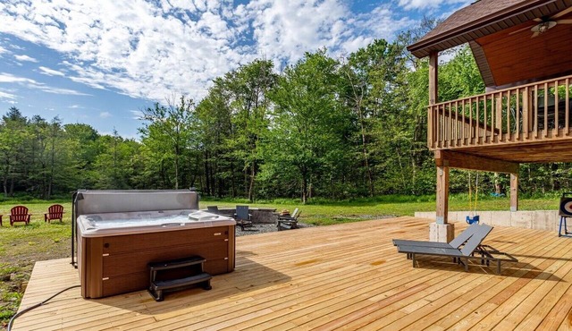 NEW: Multi-Generational Haven nr Roscoe