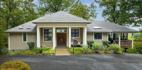 New! Scenic Wintergreen Home Dog Friendly