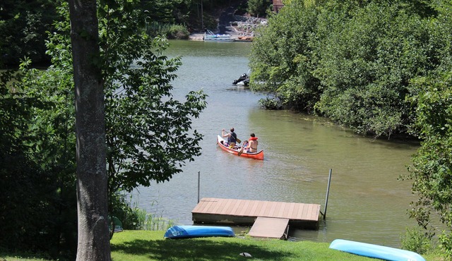 Newer Lakefront Log Cabin w/Beautiful Views, 4 BR Plus Loft, Catskills