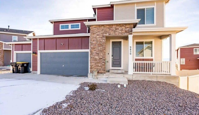 Newly Built 4BR Spacious Retreat in Peyton