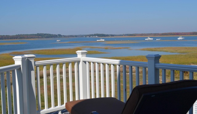 Newly built 5 bedrooms with great water/marsh views, Central air, Pickleball