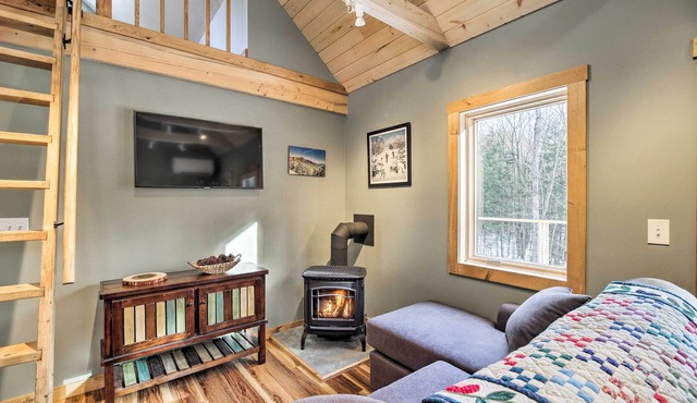 Newly Built Cabin w/Hot Tub - 16 Mi to Stowe Mtn!