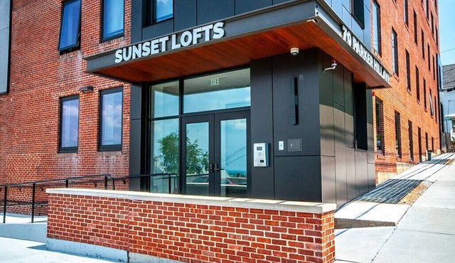 Newly furnished 1 bed, 1 bath. Views of the whole city!