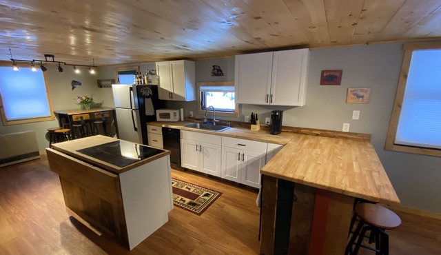 Newly remodeled cozy camp, close to town, trail access