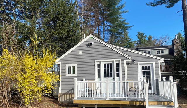Newly renovated 2-bedroom cottage; walking distance to Baboosic Lake Town Beach