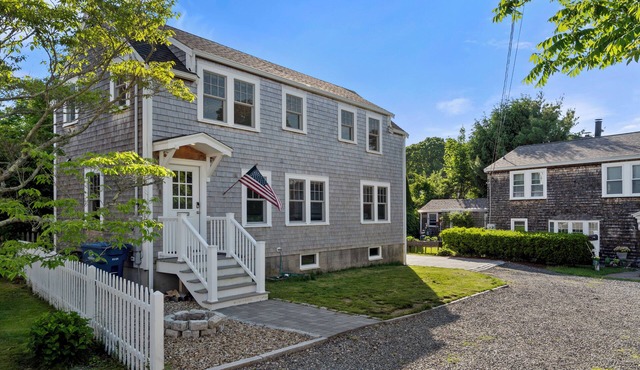 Newly Renovated 2BR Rockport Home w/parking Steps to Back Beach+Bearskin Neck!