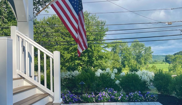 Newly renovated 3bedroom 2bath house near Deerfield Academy Behmis, Eagle Brook