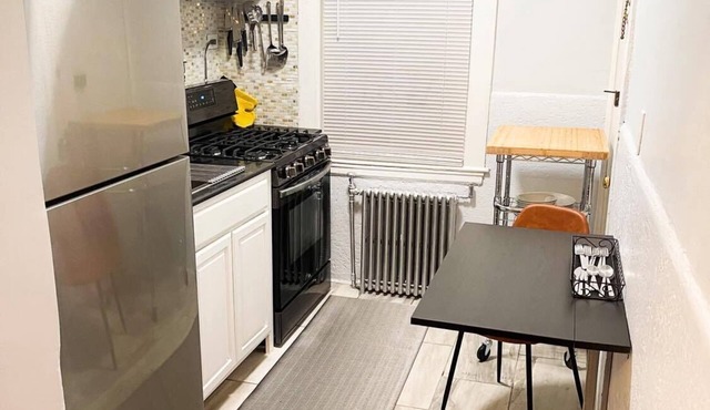NEWLY RENOVATED APARTMENT STEPS FROM GREEN LINE BRIGHTON BROOKLINE