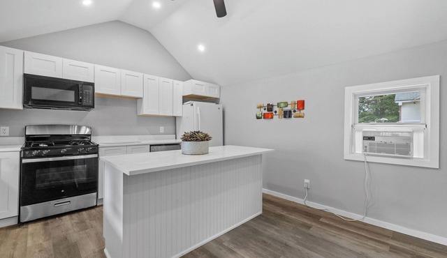 Newly Renovated Cottage 3 on Main Street Alton Bay!