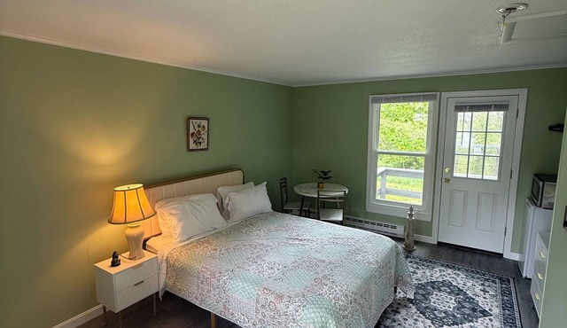 Newly Renovated Cozy Cove Cabin at White Anchor Inn