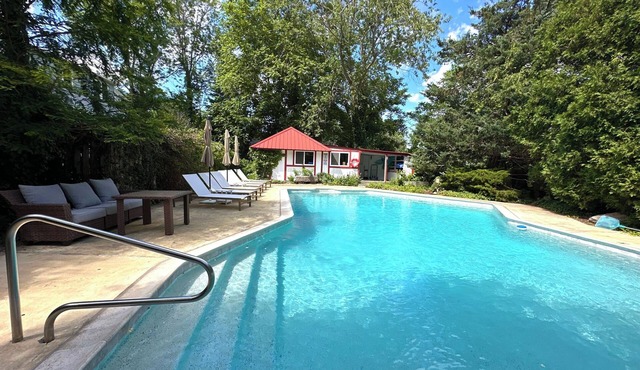 Newly Updated! Private Pool! Walk to Beach, Shops, Restaurants & Train!