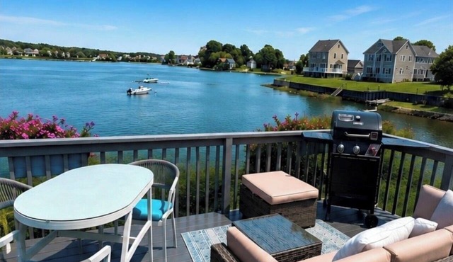 Newport County Coastal Retreat!