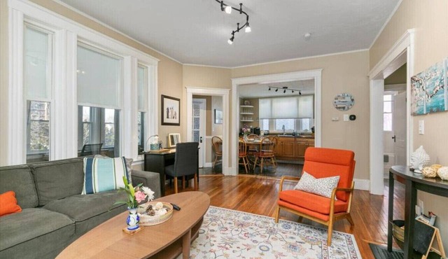 Next to Boston & Beach, King Beds, Free Parking+EV
