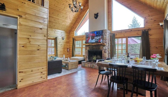 No Better Escape than Our Private Lot with Relaxing Deck, Firepit table, 3BR w/Game Loft, Pac Man tabletop games console!