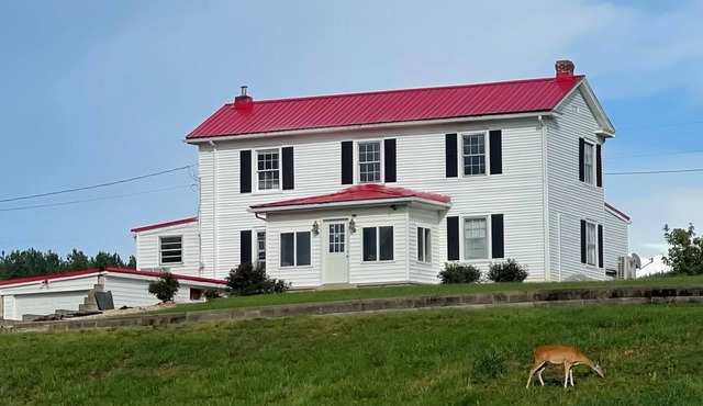 #NoCleaningFee! Pool Table, Hot tub, fireplace overlooking Wreck Island Creek