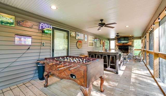 Nolin Lake Home w/Hot Tub: 15 Mi to Mammoth Cave!