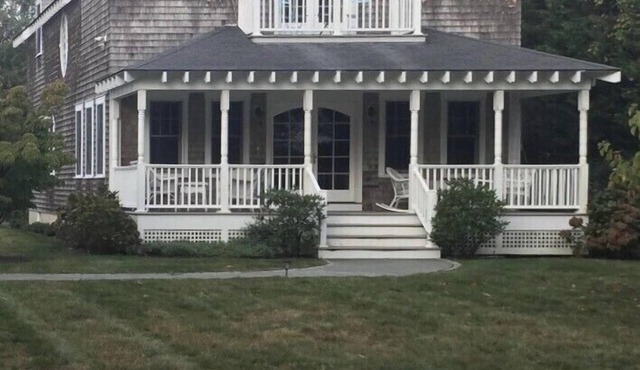Nonquitt Summer Cottage: Comforts of home close to beach, golf, tennis and fun!