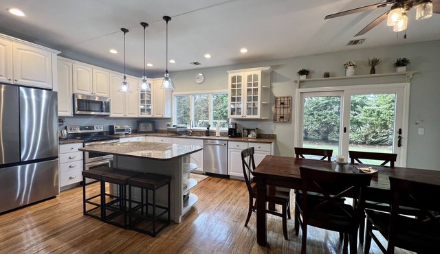 North Fork Retreat near apple picking, pumpkin farms, wineries, beaches and more