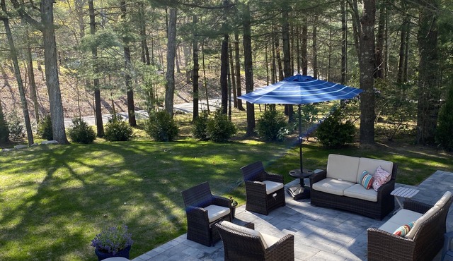 North Fork Vacation Home - Great location, Walk to Beach - with Hot Tub