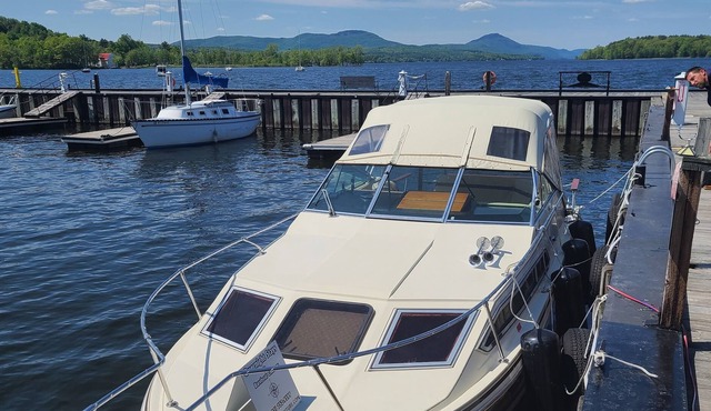 Northern Exposure Romantic Cabin Boat Stay