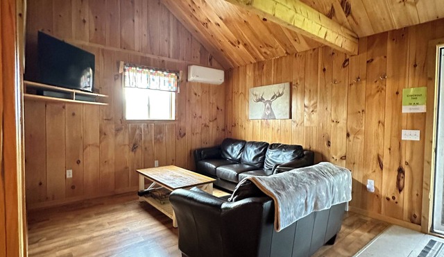 Northern Maine Large Cabin 4 Wifi Kitchen AC