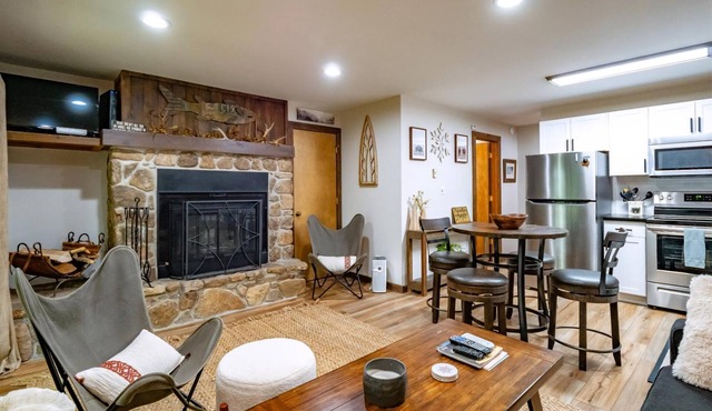 Northwoods F6 - Short walk to Timberline Mountain trails, lodge and lifts