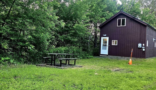 Northwoods Riverside Cabin - Direct Trail Access