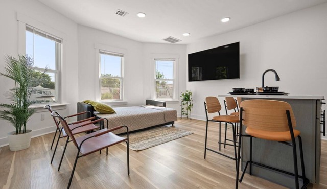 NYC Access 4BR Duplex/Sleeps 10, Free Parking
