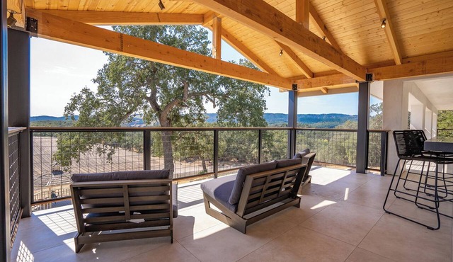 Oak & Vine Vineyard House | Sleeps 21 | Views