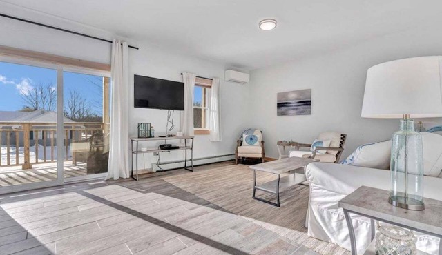 Ocean Breeze East Wind – Modern 2BR/2BA home by Cr