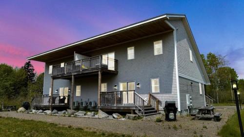 Ocean Breeze East Wind – Modern 2BR/2BA home by Cr