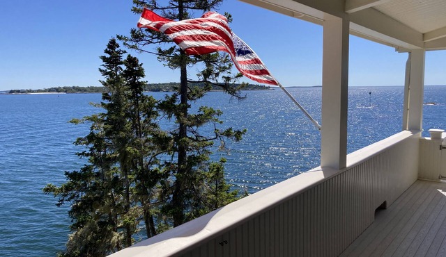 Ocean front cottage on a drive-on island in Boothbay Harbor, Maine